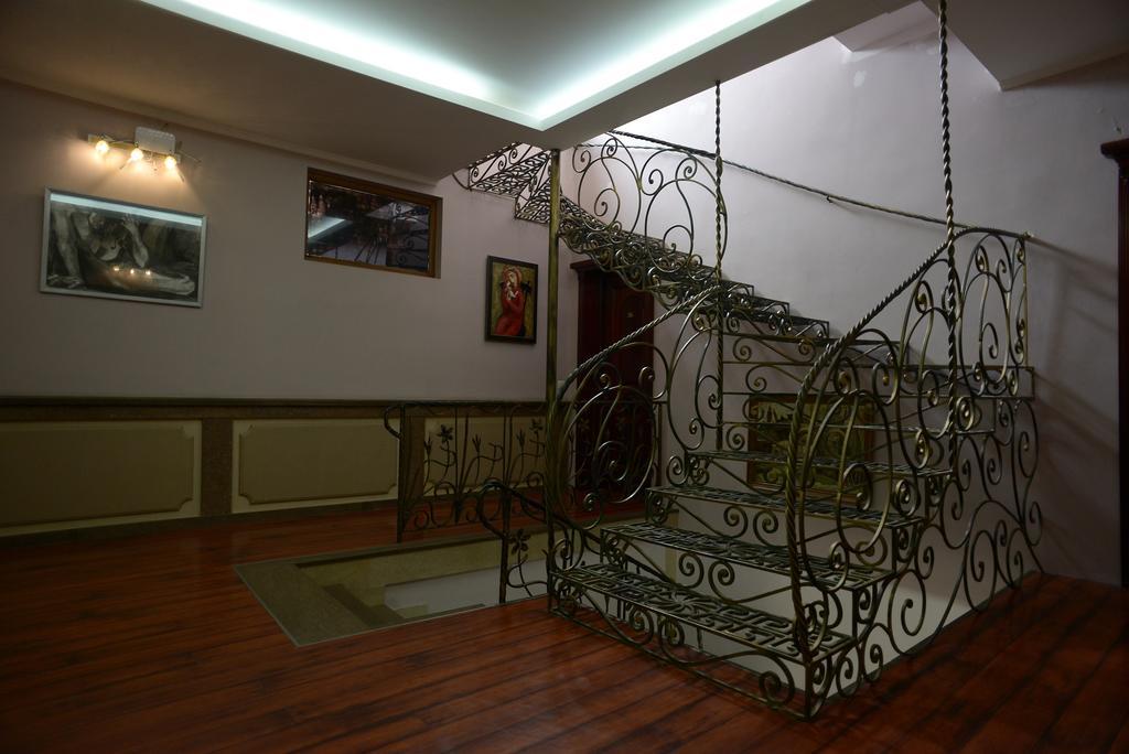 Aeetes Palace Hotel Koetaisi Buitenkant foto